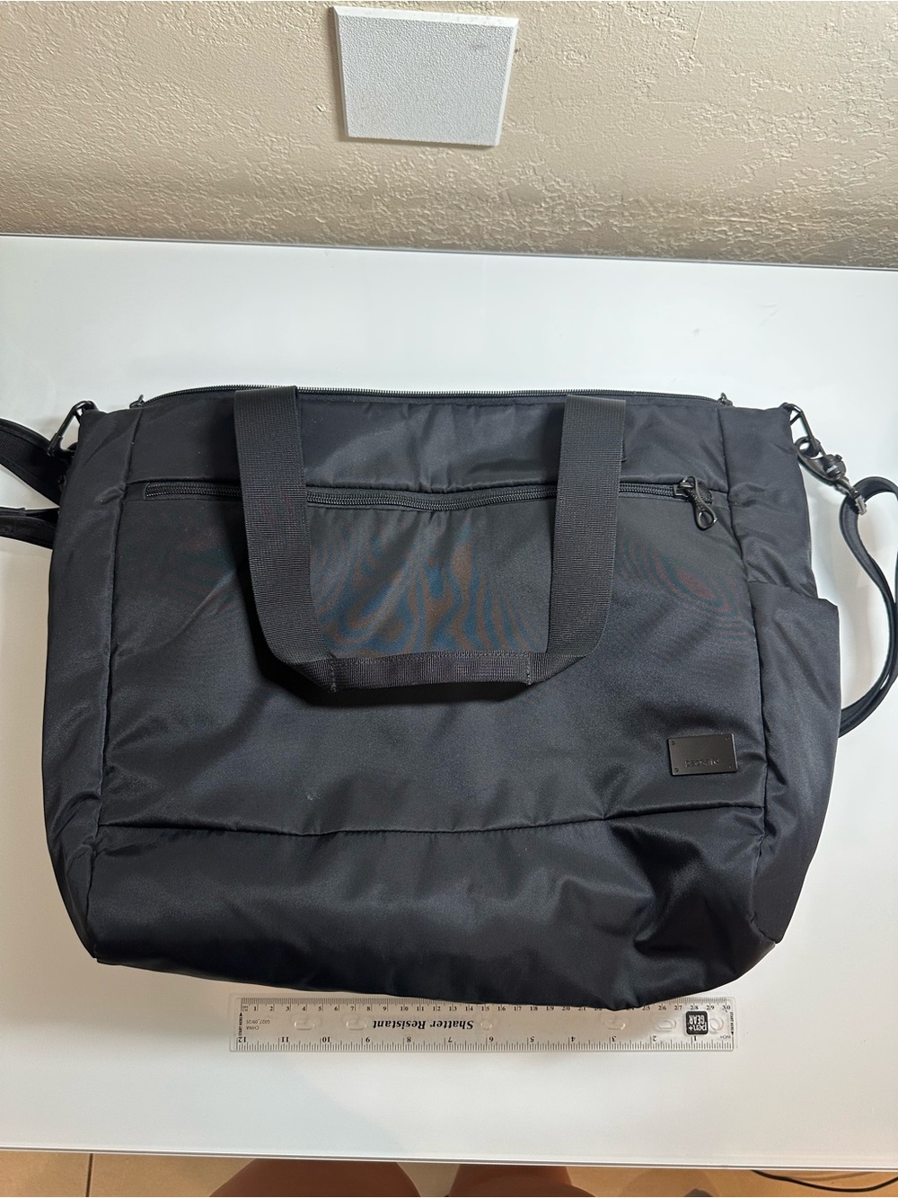 Pacsafe Travel Tote Bag -black